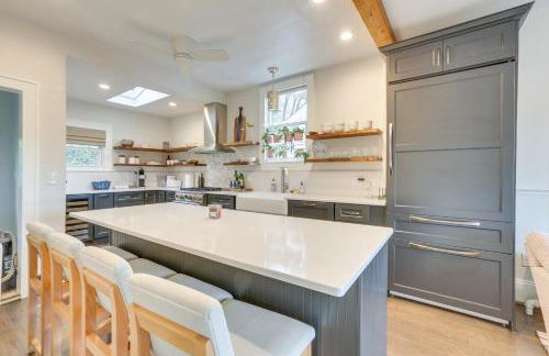 Walk to Roanoke River Greenway Mountain-View Home - Foto 3