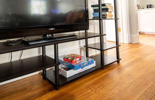 Globetrotters Suite in Historic Richmond with Patio - Foto 21