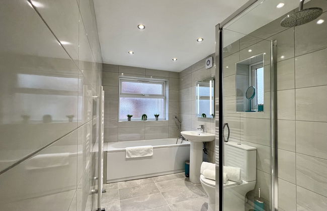 St Michael House - Photo 30