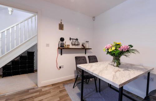 Spacious 4-Bedroom House in Aylesbury Ideal for Contractors Professionals or Larger Families - Foto 25