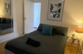 2 Bedroom Flat in Camberwell Green - Central Location with excellent connections to tourist attractions and main London airports - Photo 2