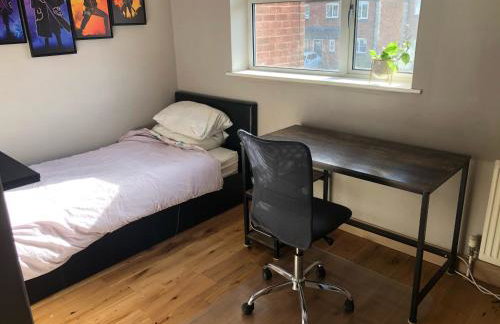 4 bedroom house walking distance to Silverstone C - Photo 6