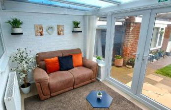 Rosie House 3 bedroom House in Sandbach with Parking - Photo 20