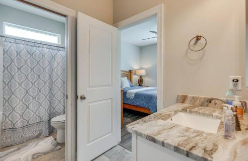 Modern Family Home w/ Spacious Yard in Milton - Foto 13