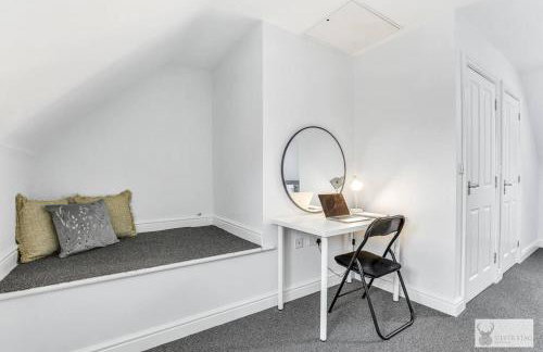Modern 4-Bedroom Gem Family & Business Friendly - Foto 24