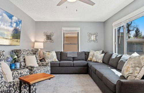 Spirit of the Rockies - Private Backyard & Hot Tub - Foto 22