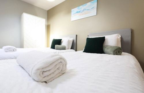 Modern Comfort 4 Bedrooms and Great Location - Foto 71