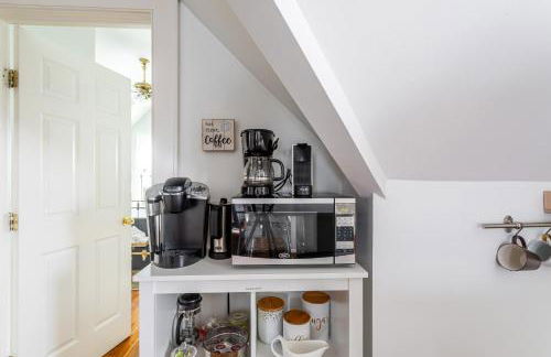 Charming 2BR Getaway with Modern Comforts - Foto 20