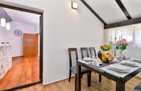 5 Bedroom Cozy Home In Desni Stefanki - Foto 25