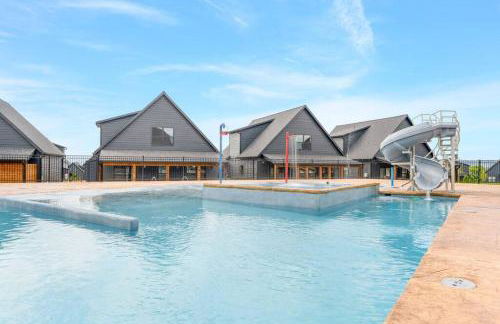 The Luxx - ALL NEW / 4 BD / Poolside / Hot Tub / Lake View - Foto 29