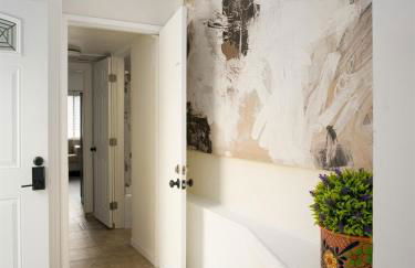 Big gated yard, Work play room, King bed - Foto 34