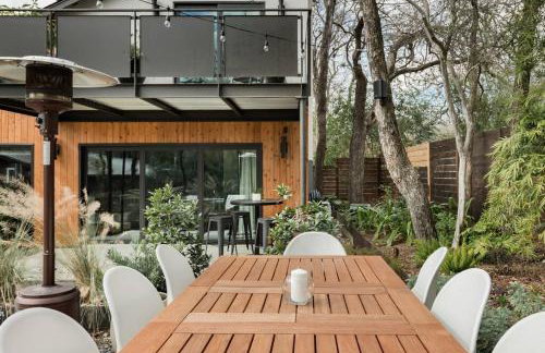 Cozy Bungalow Retreat Walking Distance to Downtown - Photo 4