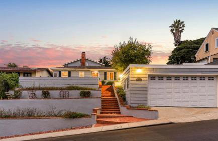 Point Loma Home w Putting Green Firepit Game Room Beach Access Zola Street by AvantStay - Foto 55