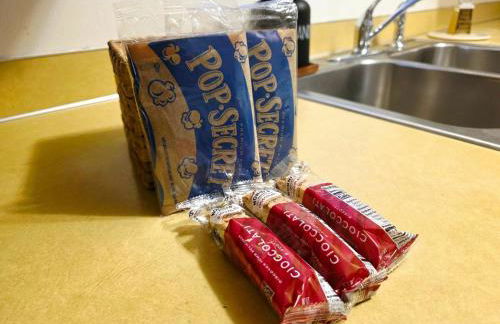 Cozy Luxury - King Bed, Coffee Bar, Sleeps 5 - Foto 24