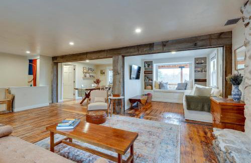 Expansive Wilmot Escape with Deck Near Skiing! - Foto 6