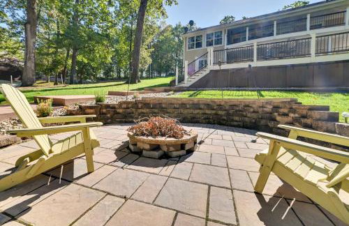 Lakefront Gilbertville Haven with Private Boat Dock! - Foto 29