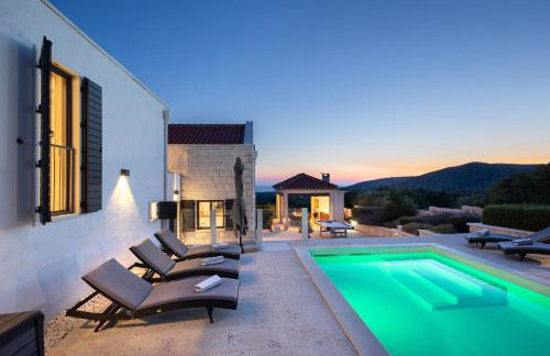 Villa True Oasis with Heated Pool - Photo 16