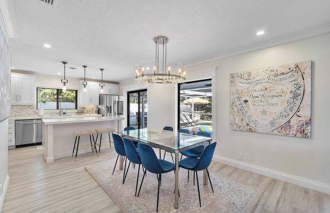 Coastal Retreat Stylish 4 BDR w/ Private Pool! - Foto 21