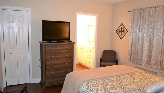 Attractive 504 2BD Condo with Private Balcony and Jacuzzi Tub by RedAwning - Foto 4, Habitación