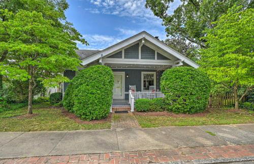 Bright Greensboro Escape about 1 Mi to Downtown - Foto 1