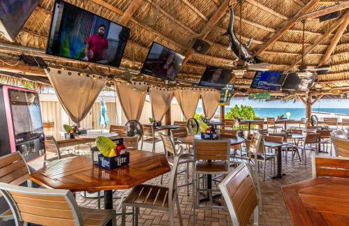 Beach Front 2 Bed Condo - Pool & Tiki Bar - Foto 41