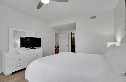 Global Luxury Suites at Town Center - Photo 90
