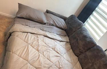 Cozy Stay with Pool Relax with Easy Access to Highway - Foto 27