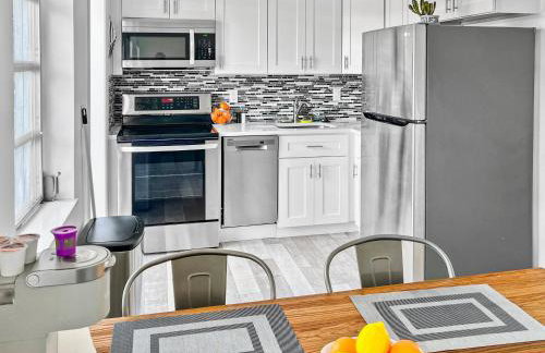 Stylish Tropical Key West Home - Private Yard, Free Parking & Laundry - Foto 3