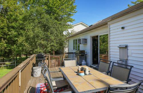 Zen Den - Pocono LakeFront with Hot Tub ! - Foto 39