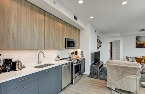 Global Luxury Suites at Town Center - Photo 70