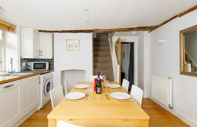 Charming 3bd Townhouse Right in the City Centre - Photo 17