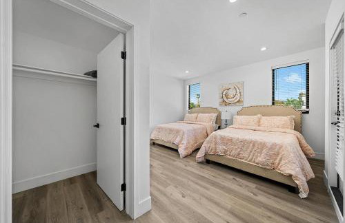7 BR double house with parking and a backyard in LA - Foto 35
