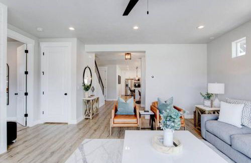 Midway to Heaven! BRAND NEW 5 bed 4.5 bath, HOTTUB - Photo 64