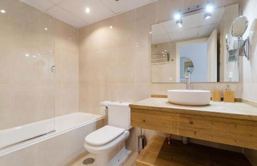 StayatSas Marbella, close to the beach, large 80 m2 terrace, large swimming pools, parking included, 10 minutes from the centre - Foto 69