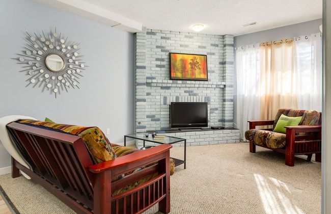 4 Bedroom Suite in Calgary - Photo 1