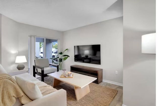 Dharma Home Suites Dania Beach at Sheridan Ocean Club - Photo 23