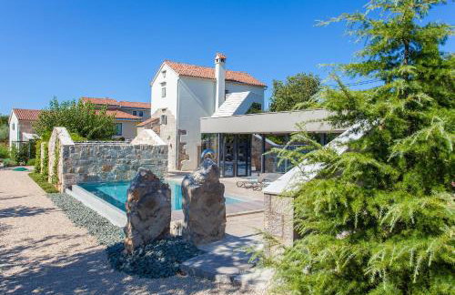 Luxury Jerini Estate - Photo 19