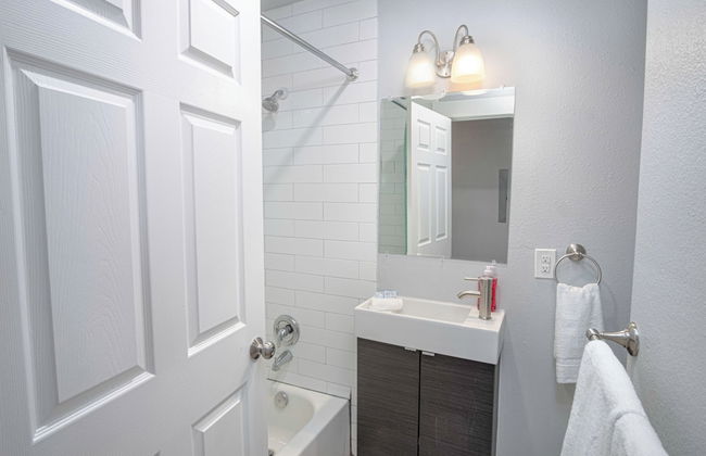 Impressive Cozy Historic 3BR Apt 101 Near Downtown - Foto 14