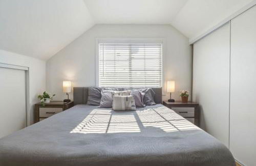 Spacious 4BR House Free Parking w Backyard BBQ - Foto 26