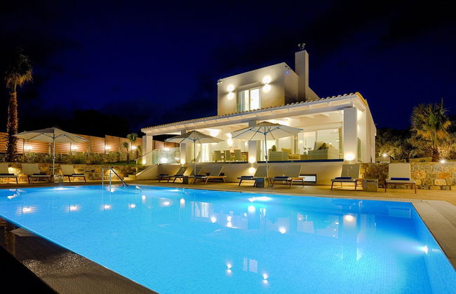Beautiful Luxe Villa in Private Olive Grove, sea and Mountain View, Close to sea - Foto 1
