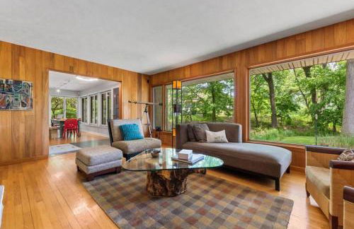 Mid Century Beauty with Huge Sunny Porch - Foto 6