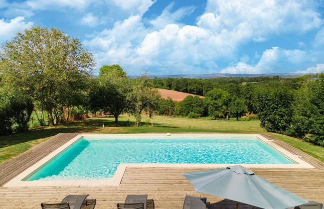 Holiday Home With Pool in Coubjours - Photo 28