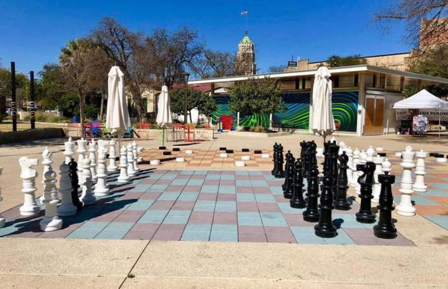 Experience Serenity in a 4BR 3BA Downtown Home - Foto 32