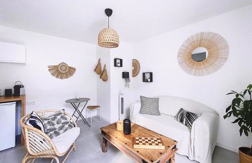 Le Romarin Bas de villa T2 avec jardin et parking au pied de la Forêt - Foto 4