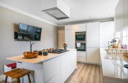 Beautiful and spacious 2 bed, 2 bath apartment bordering Fulham and Chelsea - entire apartment with private entrance - Foto 36