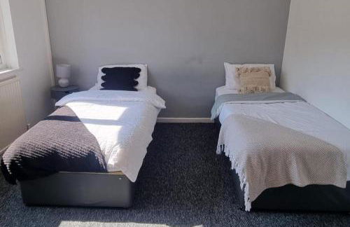 Doncaster-House-Sleeps8-Parking-Garden - Foto 22