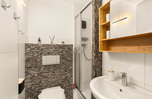 Guermache Apartments- City Design Apartments, Zentrum, Outlet, Balkon, Küche - Foto 19