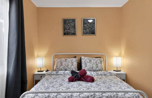 Relaxing 4 bedroom - Full Kitchen & Dining - BART - Photo 12