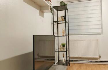 30 min walk to Central London-Paid Parking-3 Beds - Photo 7