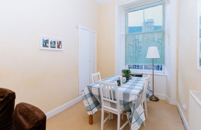 Spacious 4 Bedroom Apartment Near The Meadows/old Town - Foto 25